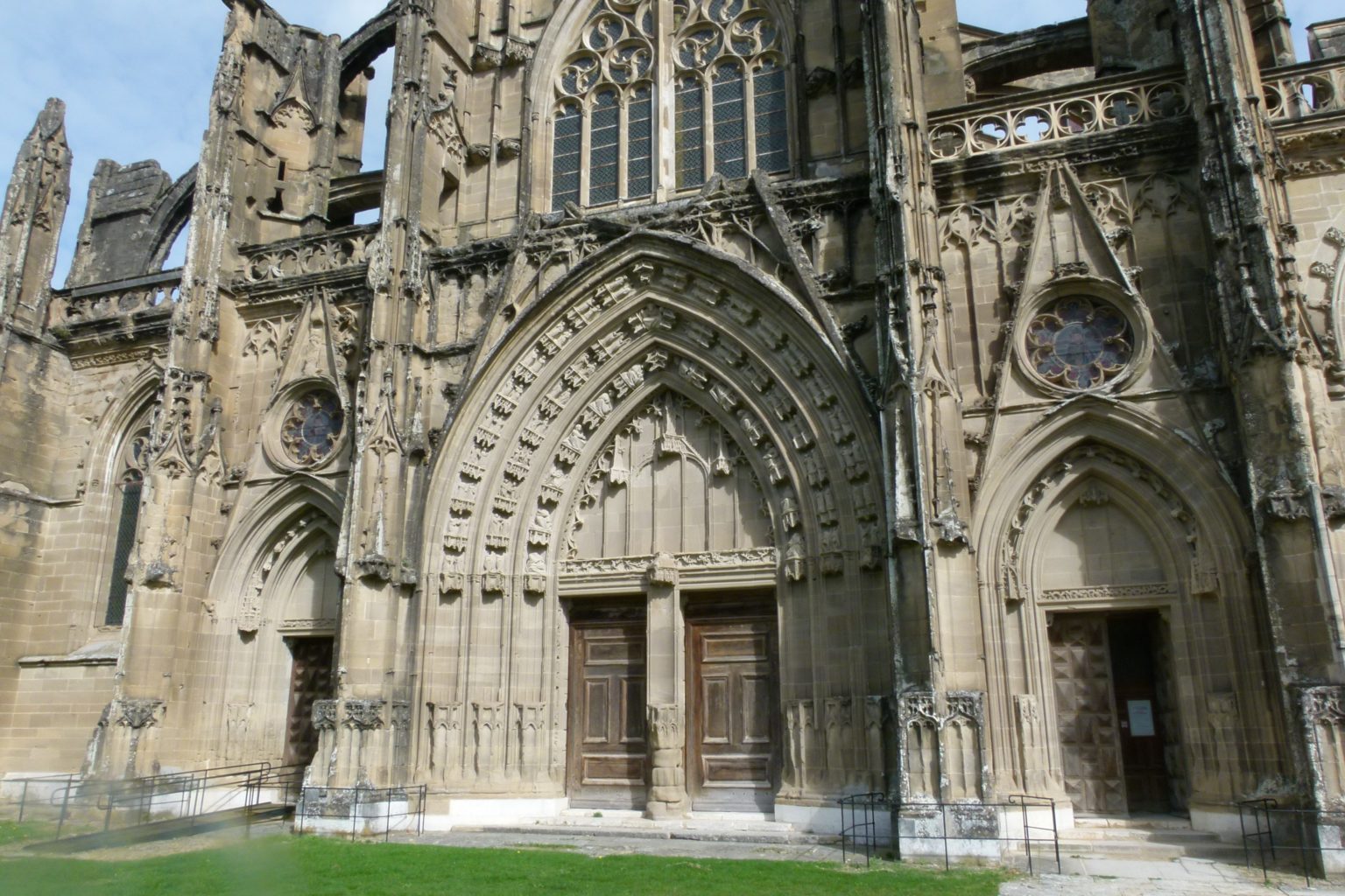 SaintAntoine l’Abbaye, village médiéval Graine de Tilia